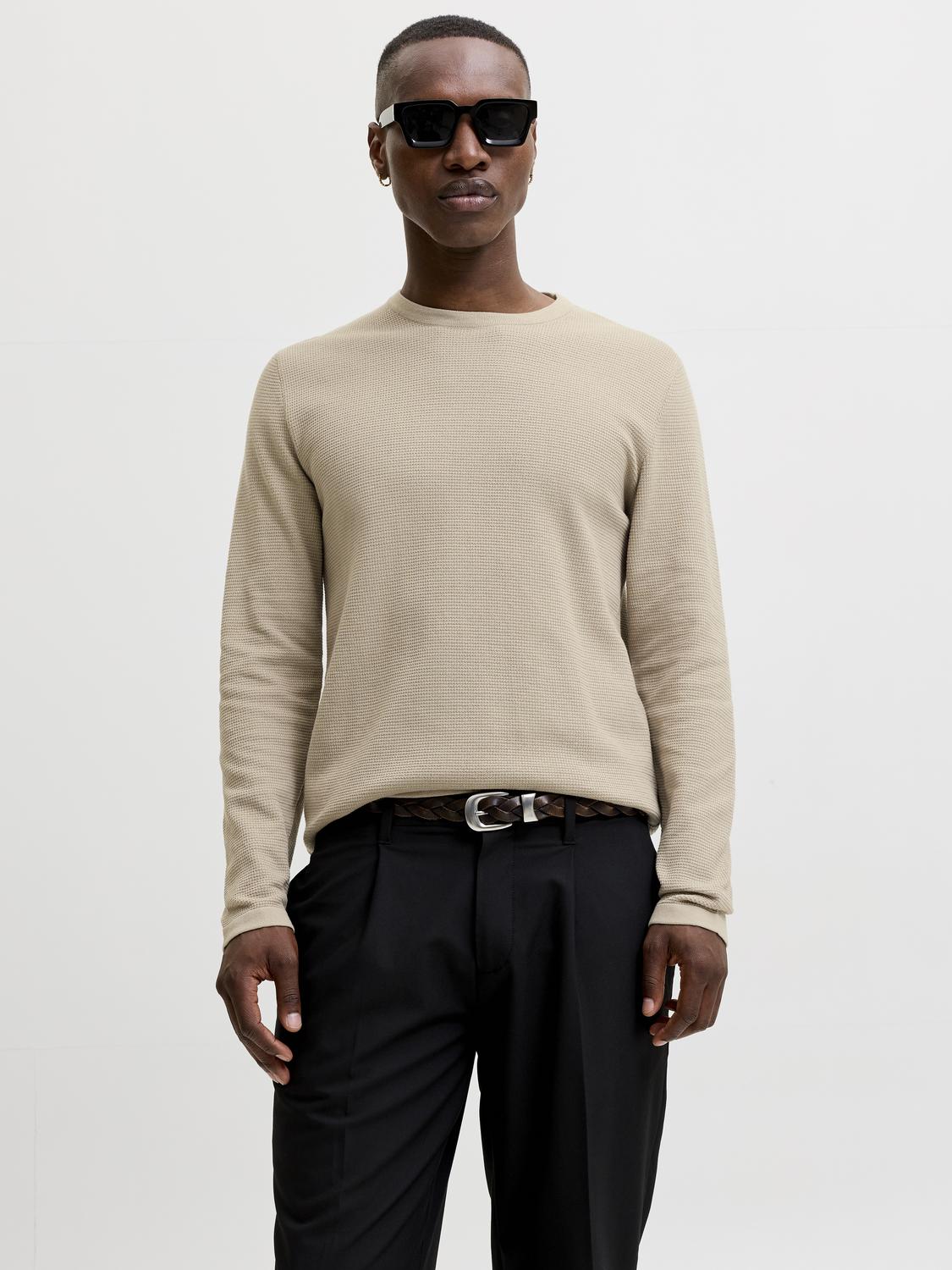 model_shot-front